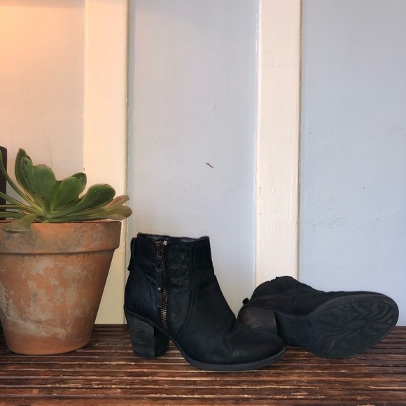 David Dixon Black Ankle Boots - Picture 2 of 5